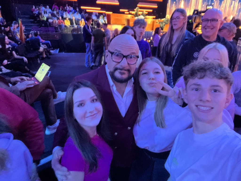 TWOJA TWARZ BRZMI ZNAJOMO